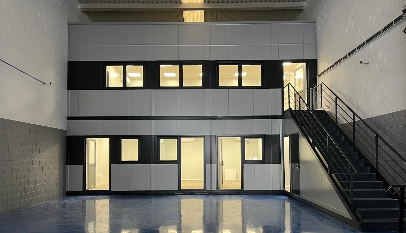 Módulos de oficinas prefabricadas para nave industrial instalados en Vitoria