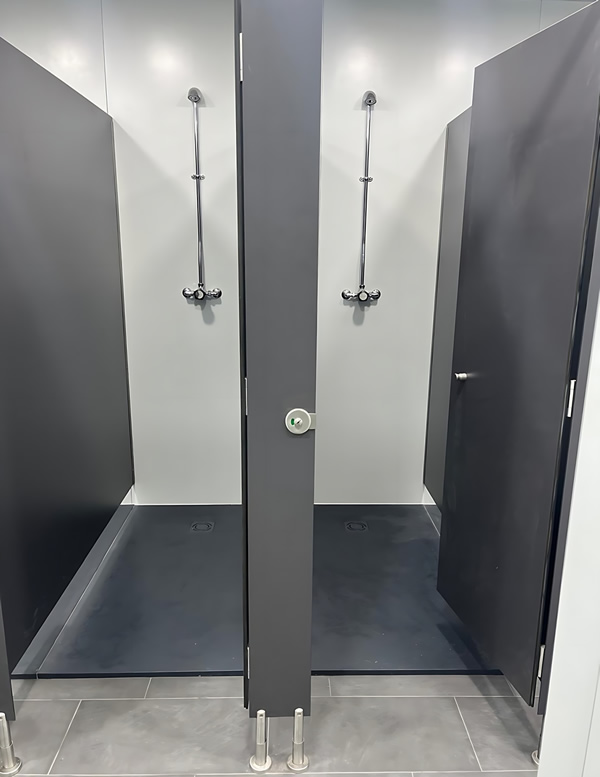 Duchas para vestuarios prefabricados modulares