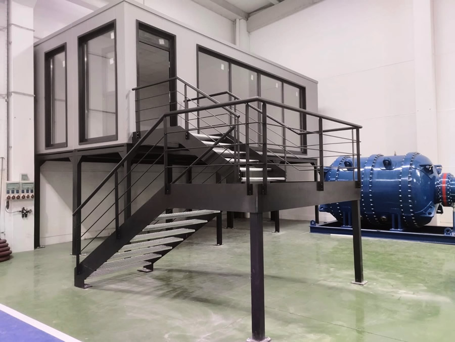 Módulo de oficina interior prefabricada para control de producción en nave industrial