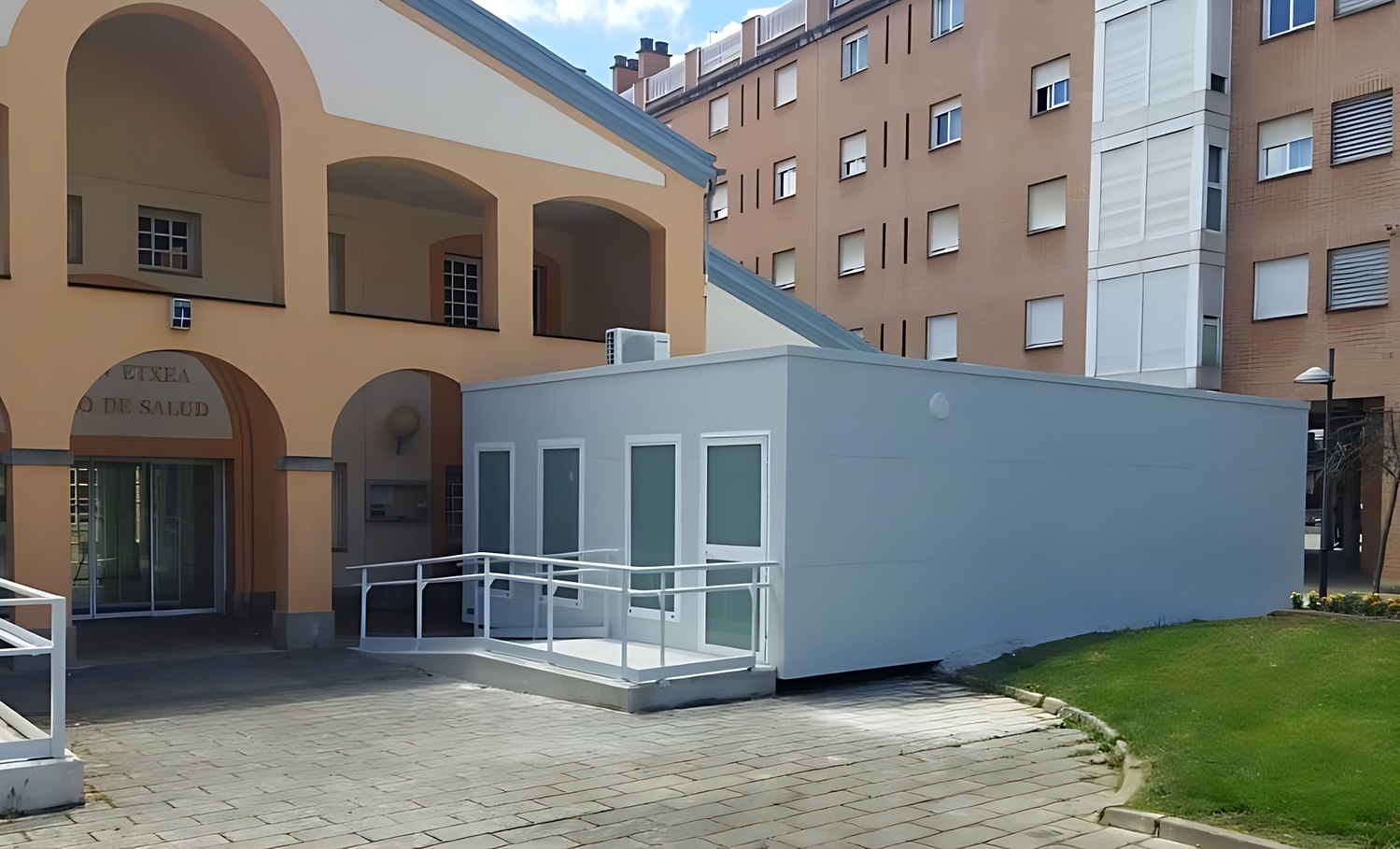 Centro de atencion sanitario modular prefabricado y portátil