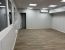 Instalación de módulos de oficina prefabricados en interior de nave con altura reducida