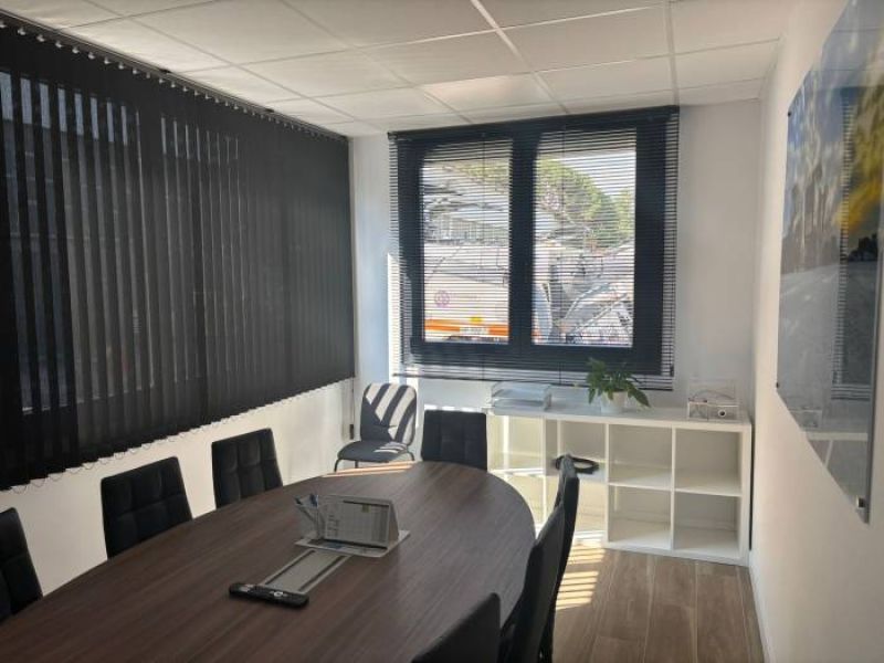 Oficina modular grande con sal a de reuniones